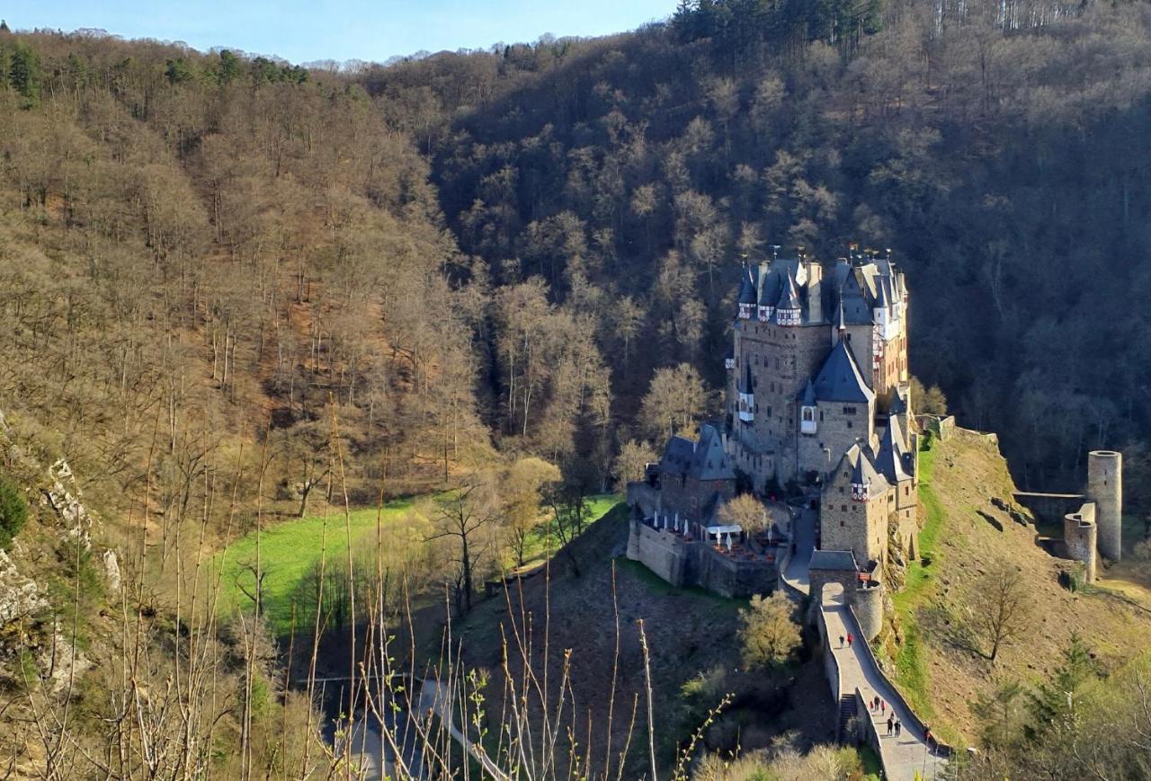 Attraktive Wohnung-Elztalidyll-Zwischen Mosel,Nuerburgring Und Burg Eltz Kollig Экстерьер фото